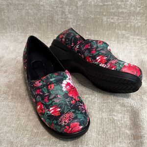 Savvy Floral Mules - Black and Red